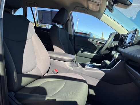 Used 2019 Toyota RAV4 LE image 13