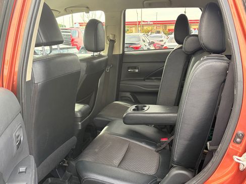 Used 2015 Mitsubishi Outlander SE image 6