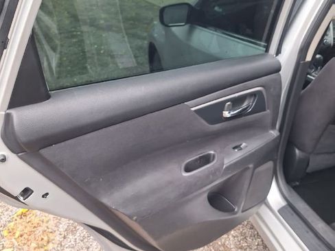 Used 2014 Nissan Altima 2.5 S w/ Display Audio Package image 3