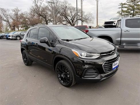 Used 2022 Chevrolet Trax LT w/ Premium Seat Package image 9