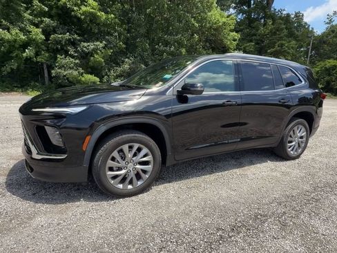 Used 2025 Buick Enclave Preferred FWD image 4