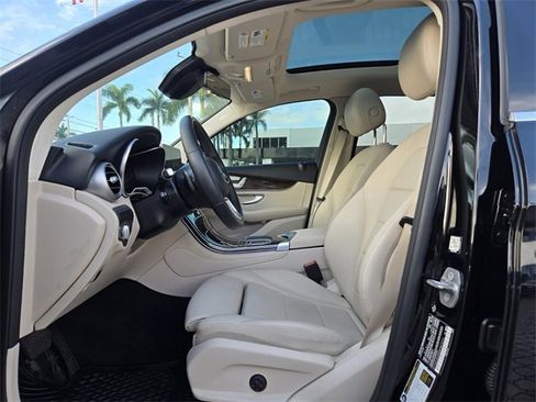 Used 2021 Mercedes-Benz GLC 300 image 10