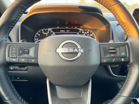 Used 2025 Nissan Rogue SV FWD image 10