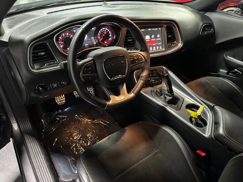 Used 2016 Dodge Challenger SRT Hellcat image 8