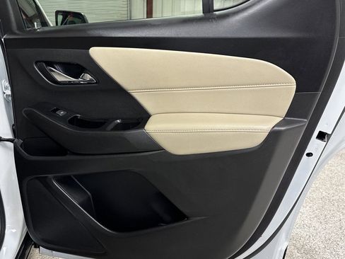 Used 2023 Chevrolet Traverse LS image 15