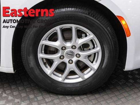 Used 2023 Chrysler Voyager LX image 31