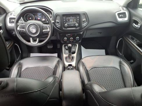 Used 2018 Jeep Compass Latitude w/ Cold Weather Group AWD/4WD image 8