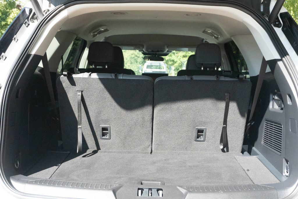 Used 2025 Ford Explorer Active w/ Active Comfort Package RWD image 13