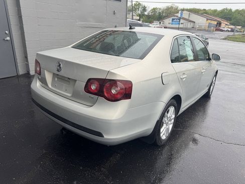 Used 2010 Volkswagen Jetta TDI FWD image 8