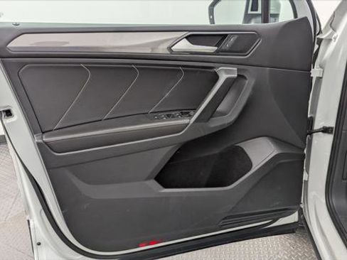 Used 2023 Volkswagen Tiguan SE w/ Panoramic Sunroof Package image 13