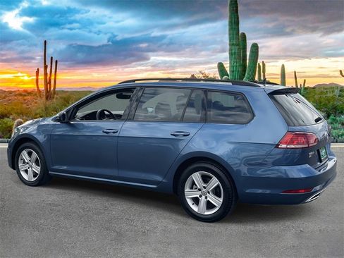 Used 2018 Volkswagen Golf SE image 5