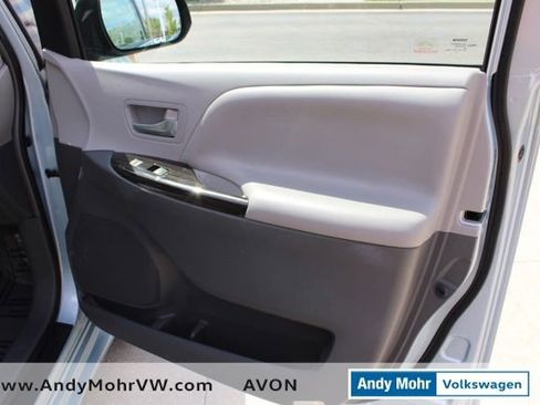 Used 2015 Toyota Sienna XLE FWD image 21