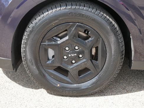 Used 2025 Kia Carnival FWD image 15