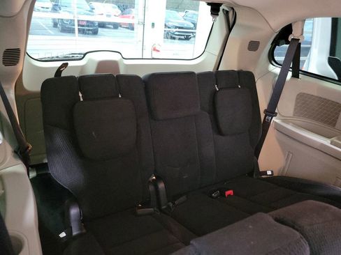 Used 2016 Dodge Grand Caravan SXT image 24