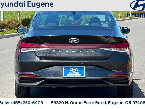 Used 2022 Hyundai Elantra SEL w/ Convenience Package FWD image 4