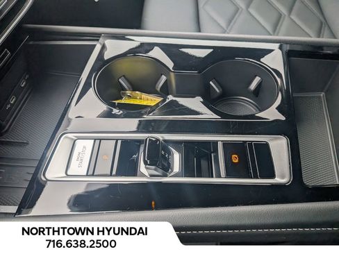 Used 2025 Volkswagen Atlas SE image 15