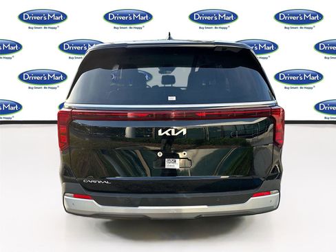 Used 2025 Kia Carnival FWD image 6
