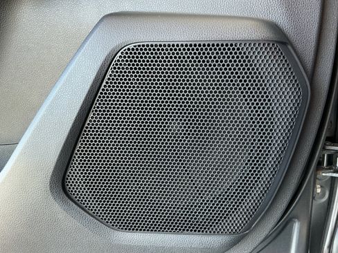 Used 2021 Toyota Highlander XLE FWD image 27