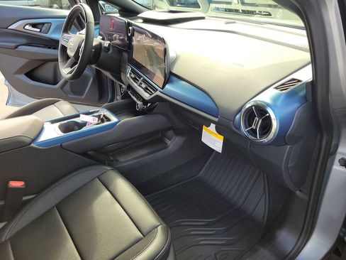 New 2026 Chevrolet Equinox EV LT image 29