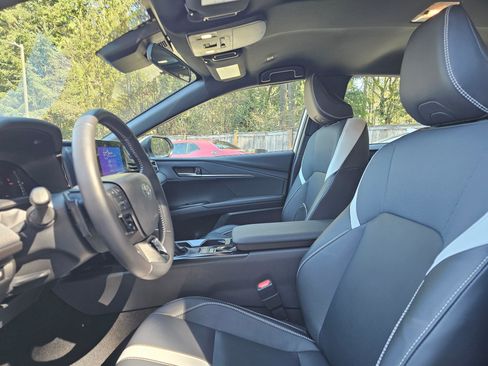 Used 2025 Toyota Camry SE image 21