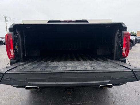 Used 2022 GMC Sierra 1500 AT4 w/ Technology Package AWD/4WD image 14