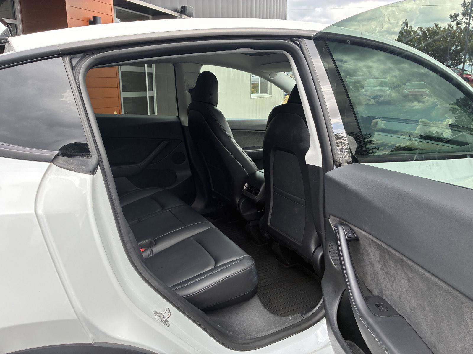 Used 2022 Tesla Model Y Performance AWD/4WD image 17