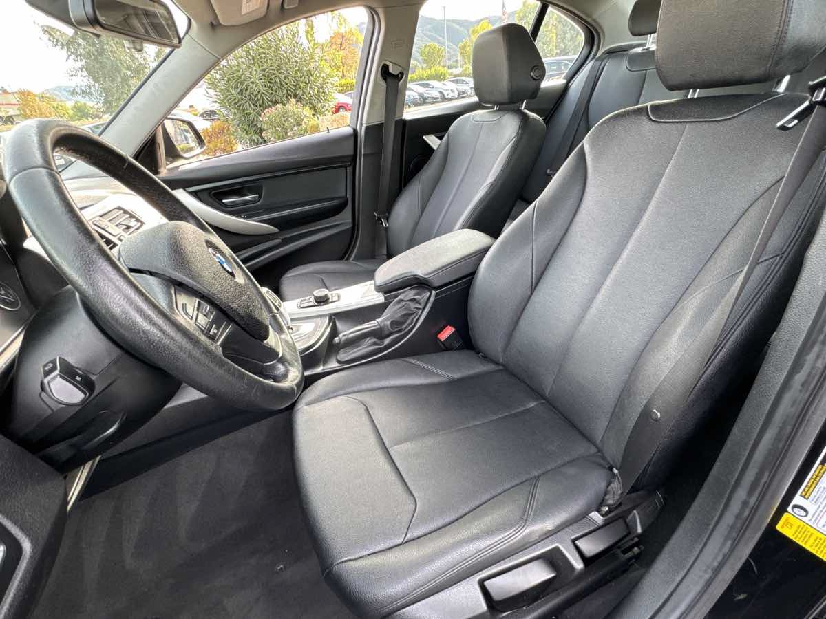 Used 2018 BMW 320i Sedan RWD image 19