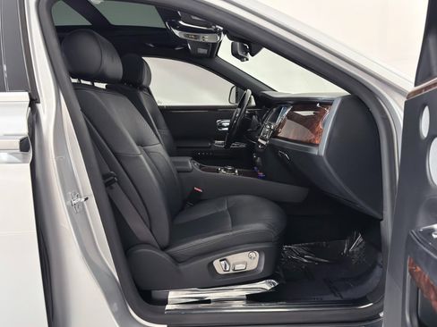 Used 2014 Rolls-Royce Ghost image 35