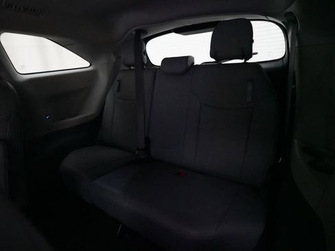 Used 2023 Toyota Sienna XLE FWD image 17
