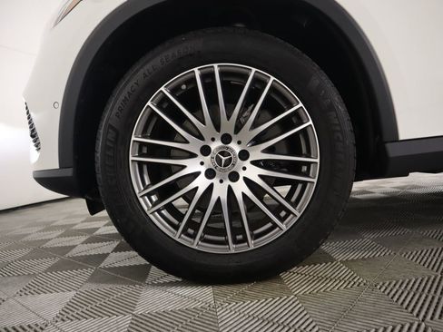 Certified 2025 Mercedes-Benz GLC 300 image 31
