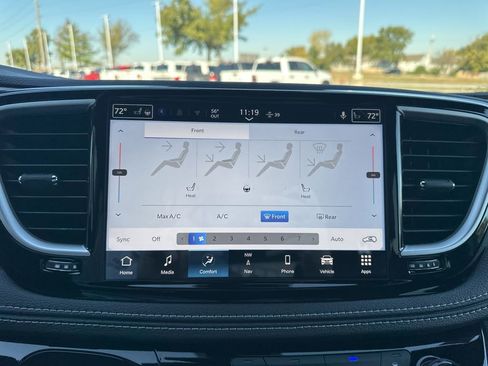 New 2026 Chrysler Pacifica Select image 5