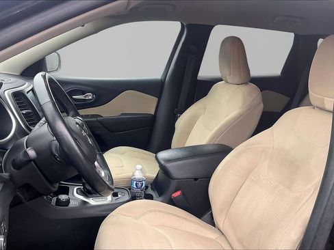 Used 2016 Jeep Cherokee Latitude w/ Safety/Convenience Group image 24