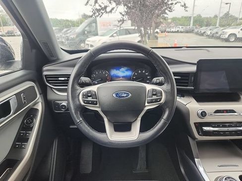 Certified 2022 Ford Explorer XLT w/ Equipment Group 202A AWD/4WD image 9