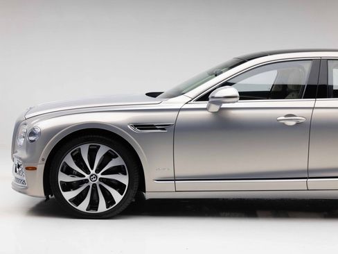Used 2024 Bentley Flying Spur Azure AWD/4WD image 21