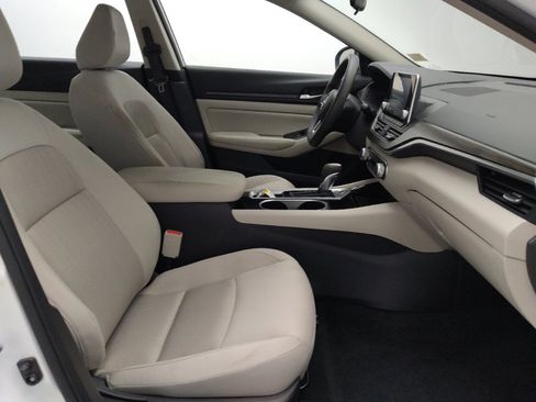 Used 2024 Nissan Altima 2.5 SV FWD image 21