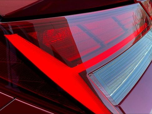 Used 2025 Hyundai Elantra SEL image 23