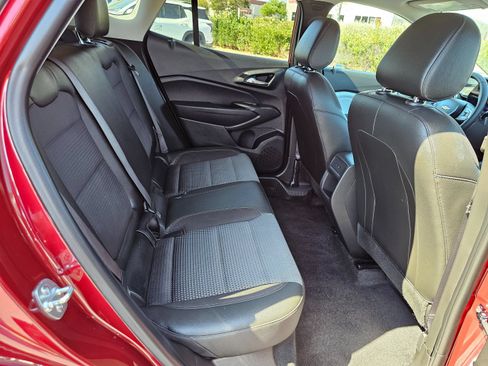 Used 2025 Chevrolet Trax LT w/ Driver Confidence Package FWD image 30
