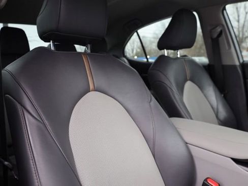 Used 2020 Toyota Camry XLE image 38