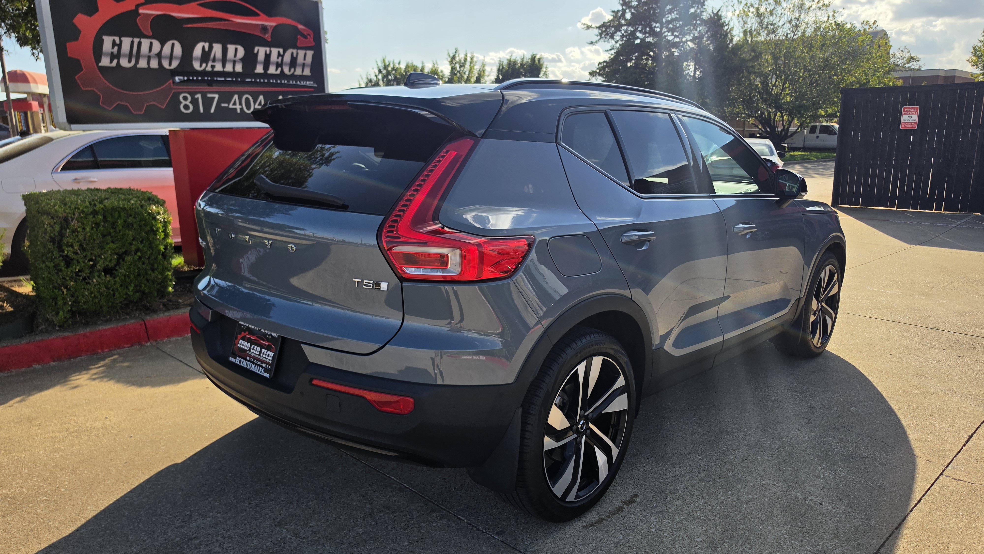 Used 2021 Volvo XC40 T5 R-Design w/ Advanced Package AWD/4WD image 8