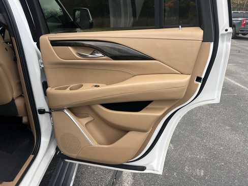Used 2018 Cadillac Escalade Platinum image 30