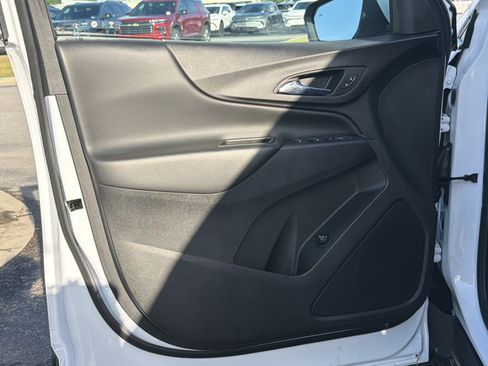 Used 2022 Chevrolet Equinox LT FWD image 16