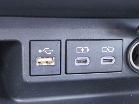 Used 2023 Toyota Highlander XLE FWD image 22