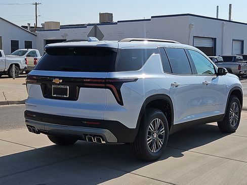 New 2026 Chevrolet Traverse LT w/ Driver Confidence Package FWD image 4