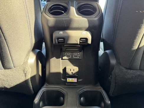 Used 2019 Jeep Wrangler Unlimited Sahara image 31