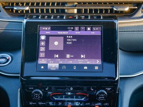 New 2025 Jeep Grand Cherokee Laredo X w/ Luxury Tech Group I image 15