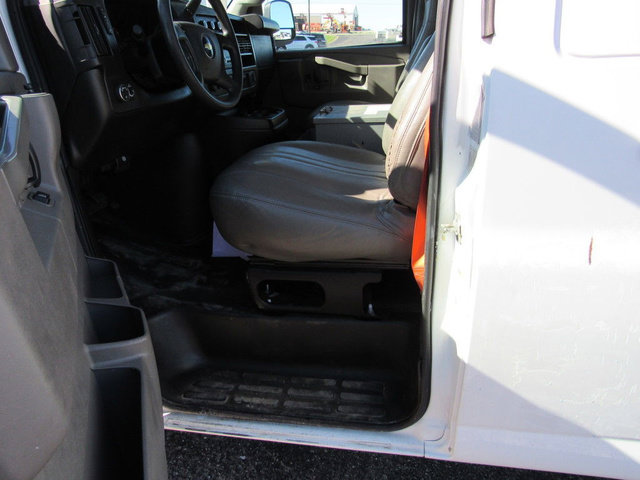 Used 2018 Chevrolet Express 2500 w/ Driver Convenience Package RWD image 25
