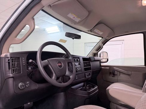 Used 2017 GMC Savana 2500 RWD image 12