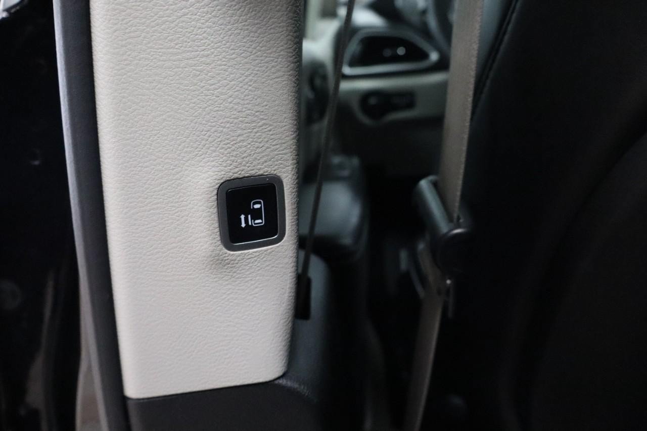 Used 2023 Chrysler Pacifica Touring-L FWD image 20