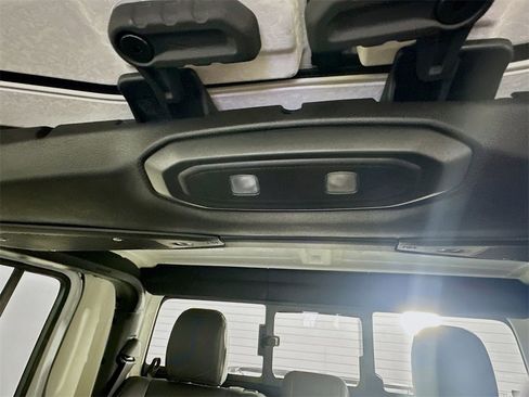 New 2025 Jeep Gladiator Sport image 14