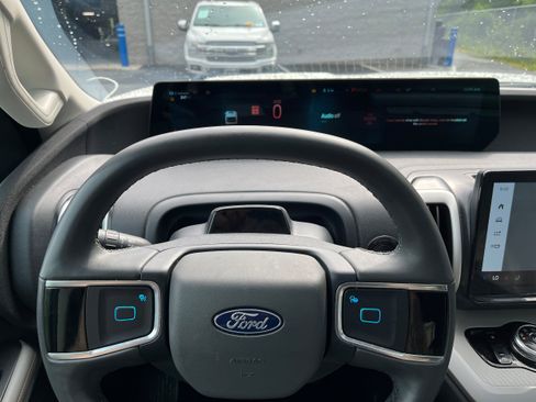 Used 2025 Ford Expedition Active AWD/4WD image 22